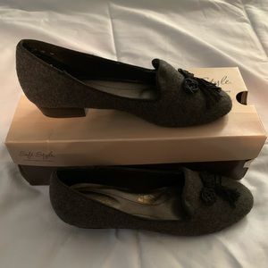 Women’s Flannel Flats 🥿